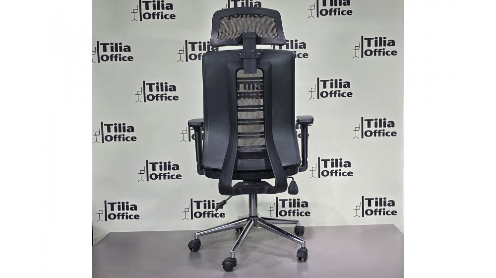 Tilia Repo ergonomik makam koltuğu, siyah file sırt, ayarlanabilir bel desteği ve krom ayak.